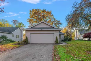 7820 Oakmont Ct NE, Rockford, MI 49341 - Photo 1