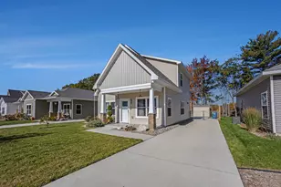 1809 Robinson St, Grand Haven, MI 49417 - Photo 1