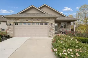 834 Bonner Dr, Tecumseh, MI 49286 - Photo 1