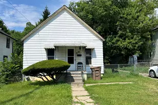 44 Lake St, Pontiac, MI 48341 - Photo 1