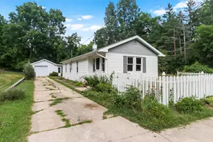 1063 Harding St NW, Grand Rapids, MI 49544 - Photo 1