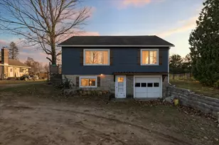 379 W Main St, Pinckney, MI 48169 - Photo 1