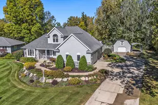 625 Grand Woods Ct NE, Grand Rapids, MI 49525 - Photo 1