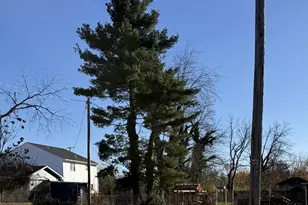 712 Wayne St, Niles, MI 49120 - Photo 1