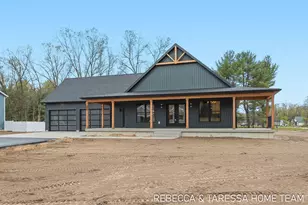 401 Sabine Dr, Muskegon, MI 49442 - Photo 1