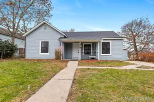 219 N 3rd St, Edmore, MI 48829 - Photo 1