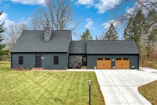 1544 Brookfield Ct, Adrian, MI 49221 - Photo 1