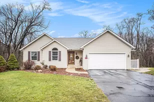 231 Embury Dr, Battle Creek, MI 49014 - Photo 1