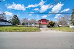 182 Peach St, Jackson, MI 49202 - Photo 1