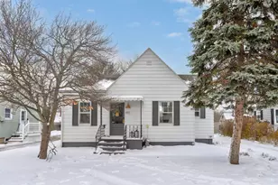 911 Napier Ave, Saint Joseph, MI 49085 - Photo 1