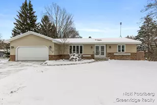 1010 Cherrywood Ln NE, Grand Rapids, MI 49505 - Photo 1