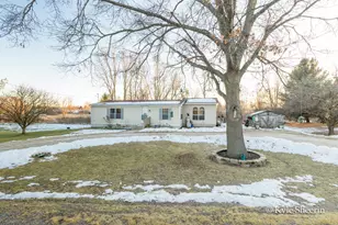 2917 W Lincoln Ave, Ionia, MI 48846 - Photo 1