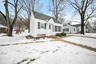 713 N Jefferson St, Lowell, MI 49331 - Photo 1