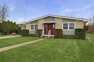 911 W Water St, New Buffalo, MI 49117 - Photo 1