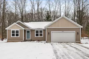 5233 W Lakewood Rd, Whitehall, MI 49461 - Photo 1
