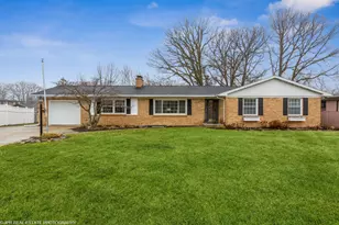 305 N Veronica Ct, Saint Joseph, MI 49085 - Photo 1