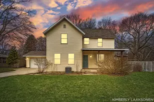 897 W 32nd St, Holland, MI 49423 - Photo 1