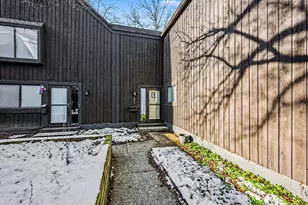 221 Paisley Ct, Kalamazoo, MI 49006 - Photo 1