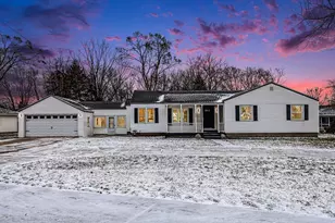 880 Paw Paw Dr, Holland, MI 49423 - Photo 1