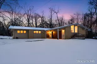 210 S Brewer Dr, Battle Creek, MI 49015 - Photo 1