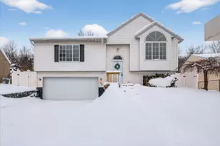 145 Rollingwood Dr, Rockford, MI 49341 - Photo 1