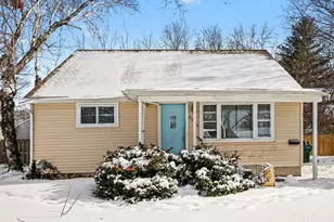 2928 Lafayette Cir, Lansing, MI 48906 - Photo 1