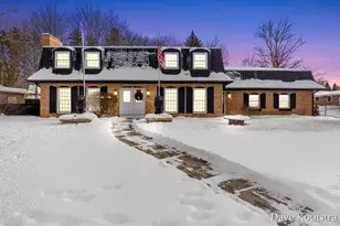 907 N Glenwood Dr, Hastings, MI 49058 - Photo 1