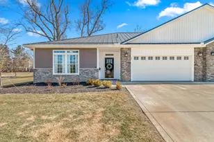 25 Hillsdale Commons Dr, Hillsdale, MI 49242 - Photo 1