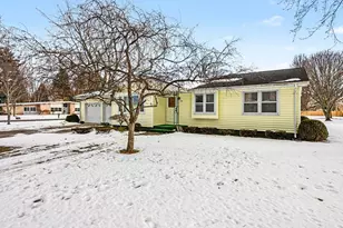604 Heath Ave, White Pigeon, MI 49099 - Photo 1