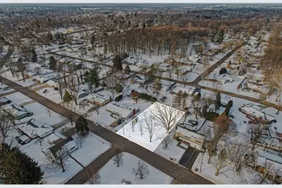 555 East Drive, Marshall, MI 49068 - Photo 1