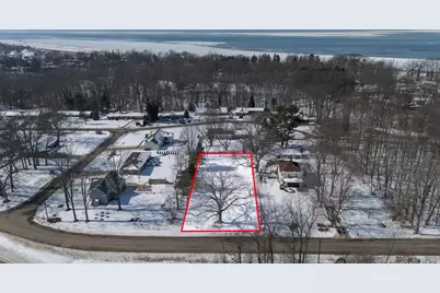 962 Golf Road, Benton Harbor, MI 49022 - Photo 1