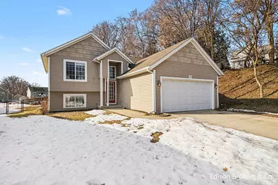 1005 Houseman Avenue NE, Grand Rapids, MI 49503 - Photo 1