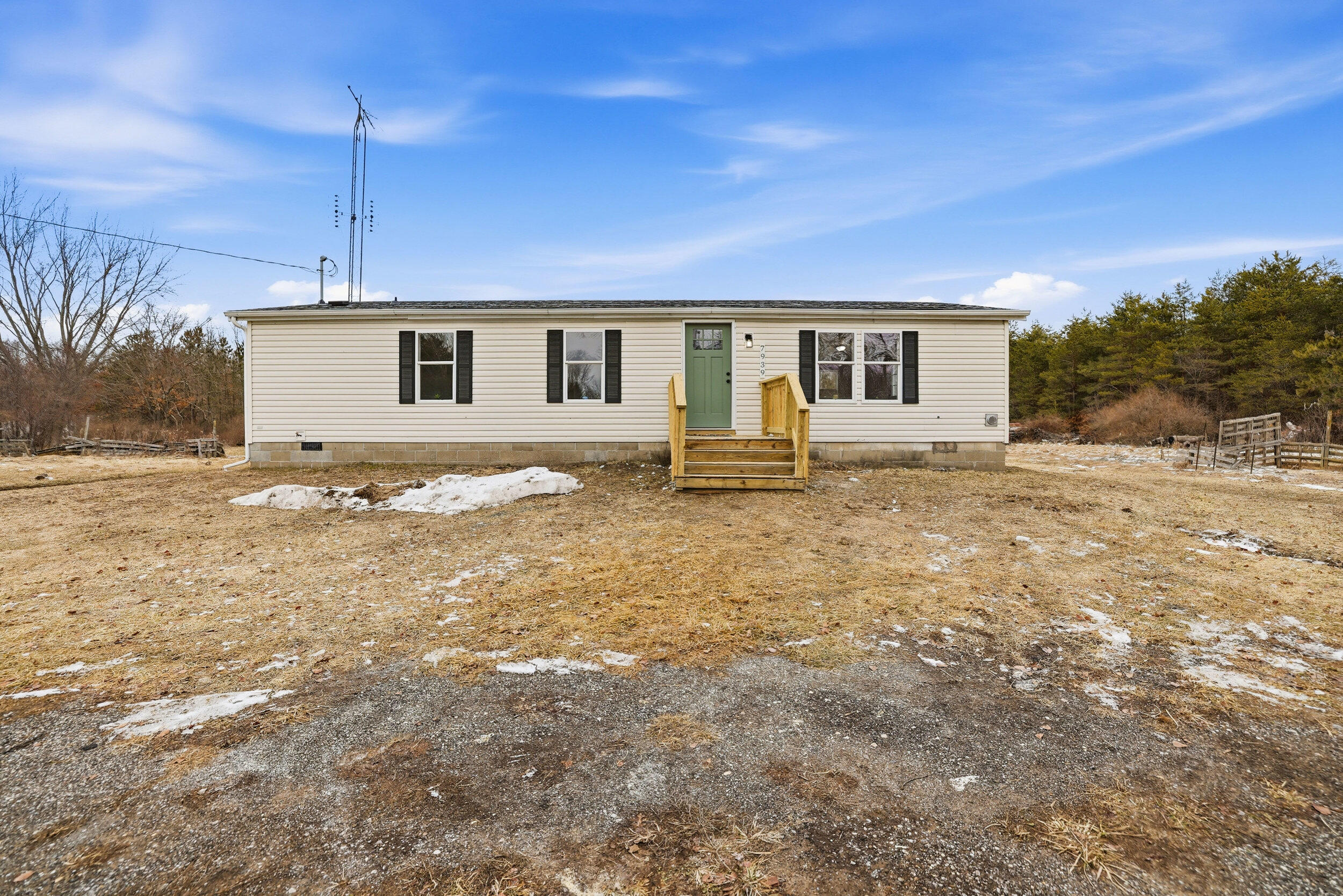 7939 W Moore Rd, Ravenna, MI 49451 - MLS 26006771 - Coldwell Banker