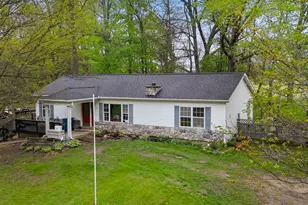 519 Crest Ln, Jonesville, MI 49250 - Photo 1
