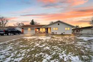 3904 Memory Ln, Jackson, MI 49201 - Photo 1