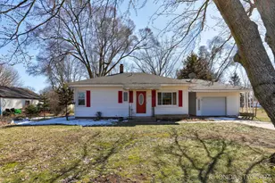 890 Paw Paw Dr, Holland, MI 49423 - Photo 1
