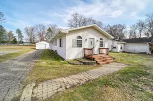 211 Hackett St, Jackson, MI 49202 - Photo 1