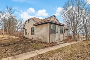745 N Shore Dr, Benton Harbor, MI 49022 - Photo 1