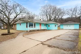 607 N Washington Street SE, Lowell, MI 49331 - Photo 1