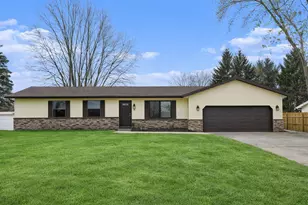876 Beauford St SE, Grand Rapids, MI 49508 - Photo 1