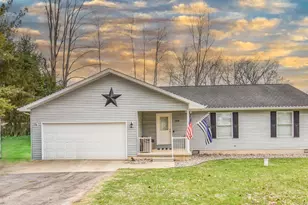 129 Robin Dr, Coldwater, MI 49036 - Photo 1