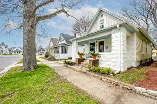 813 Michigan Ave, Saint Joseph, MI 49085 - Photo 1