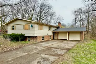 1565 N Teakwood Dr, Stevensville, MI 49127 - Photo 1