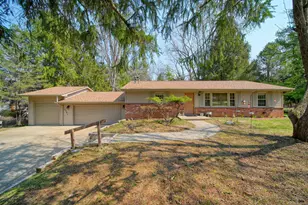 3381 Pine Ridge Dr, Jackson, MI 49201 - Photo 1