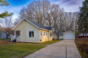 1407 Kenwood Ave, Belding, MI 48809 - Photo 1