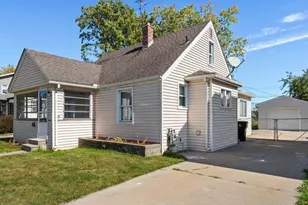 25616 Hoffmeyer St, Roseville, MI 48066 - Photo 1