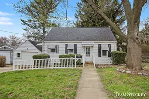 617 Vernon Ave, Lansing, MI 48910 - Photo 1