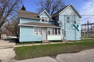 822 Vine St, Manistee, MI 49660 - Photo 1