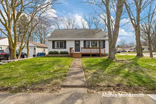 718 S Ferry St, Grand Haven, MI 49417 - Photo 1