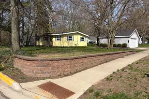 835 S Haven Pl, South Haven, MI 49090 - Photo 1